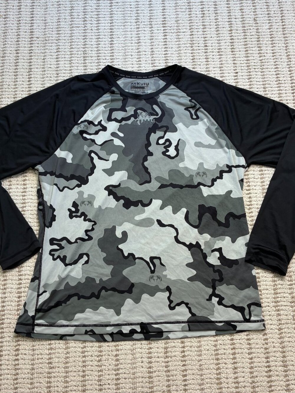 Kuiu Long Sleeve Hunting Shirt XL Gray Camouflage Coolmax Wicking Base Layer